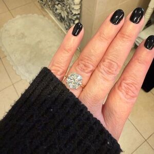 Stunning and Classic 5 CT. Round Brilliant Lab Grown Diamond Ring, 18k Gold!!